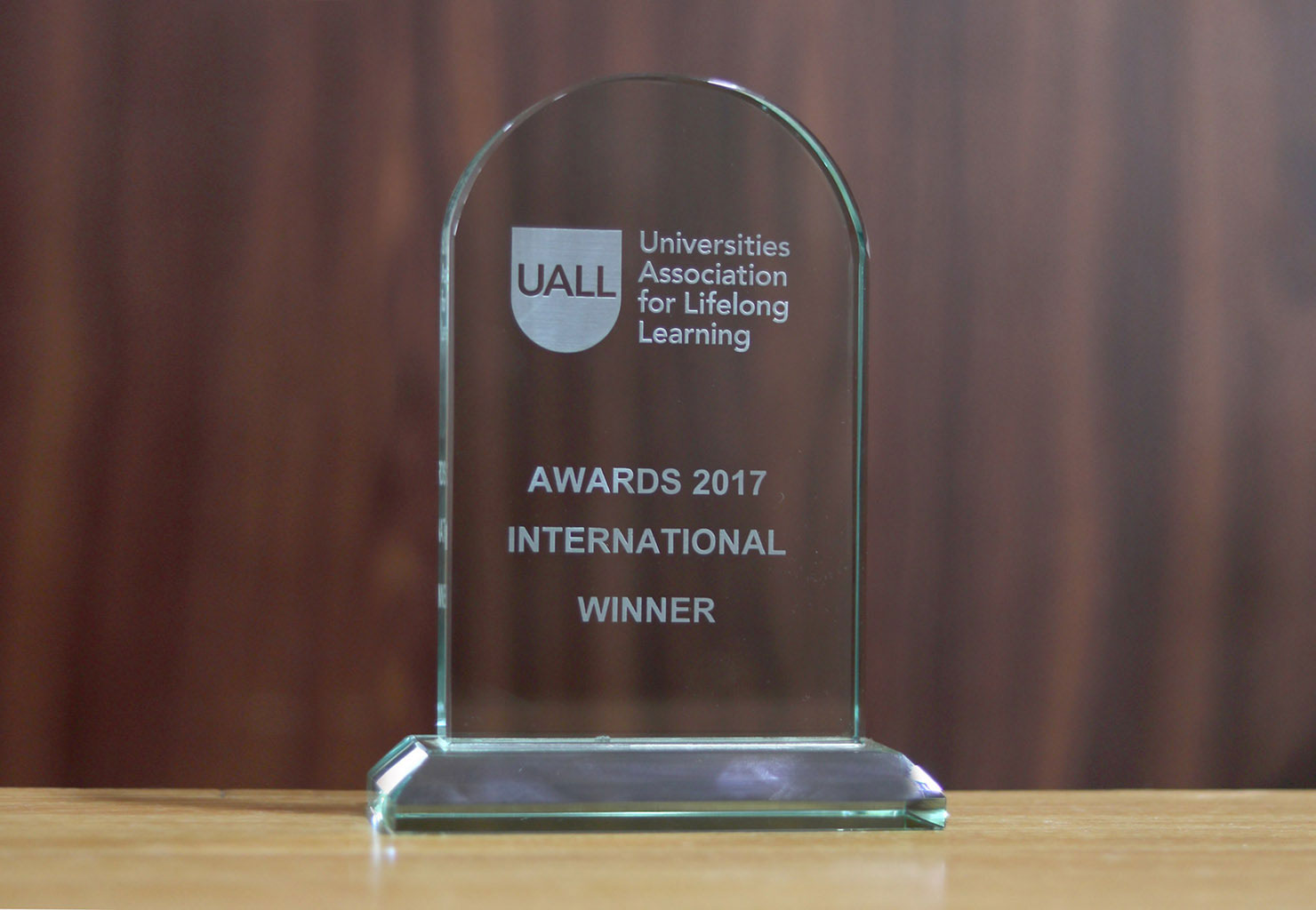 اتحاد الجامعات للتعلم مدى الحياة في بريطانيا يمنح القدس المفتوحة جائزة دولية لأفضل مشروع تعليمي إبداعي